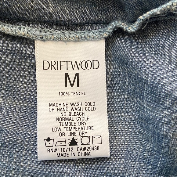 DRIFTWOOD Blue Denim Top with beautiful floral embroidery pattern. Size M. NWT - Picture 3 of 12